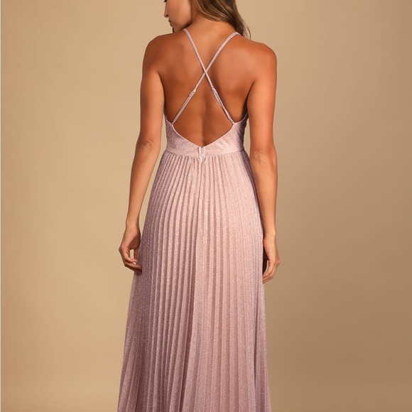 Beautiful long gown pleated material - Picture 4 of 5